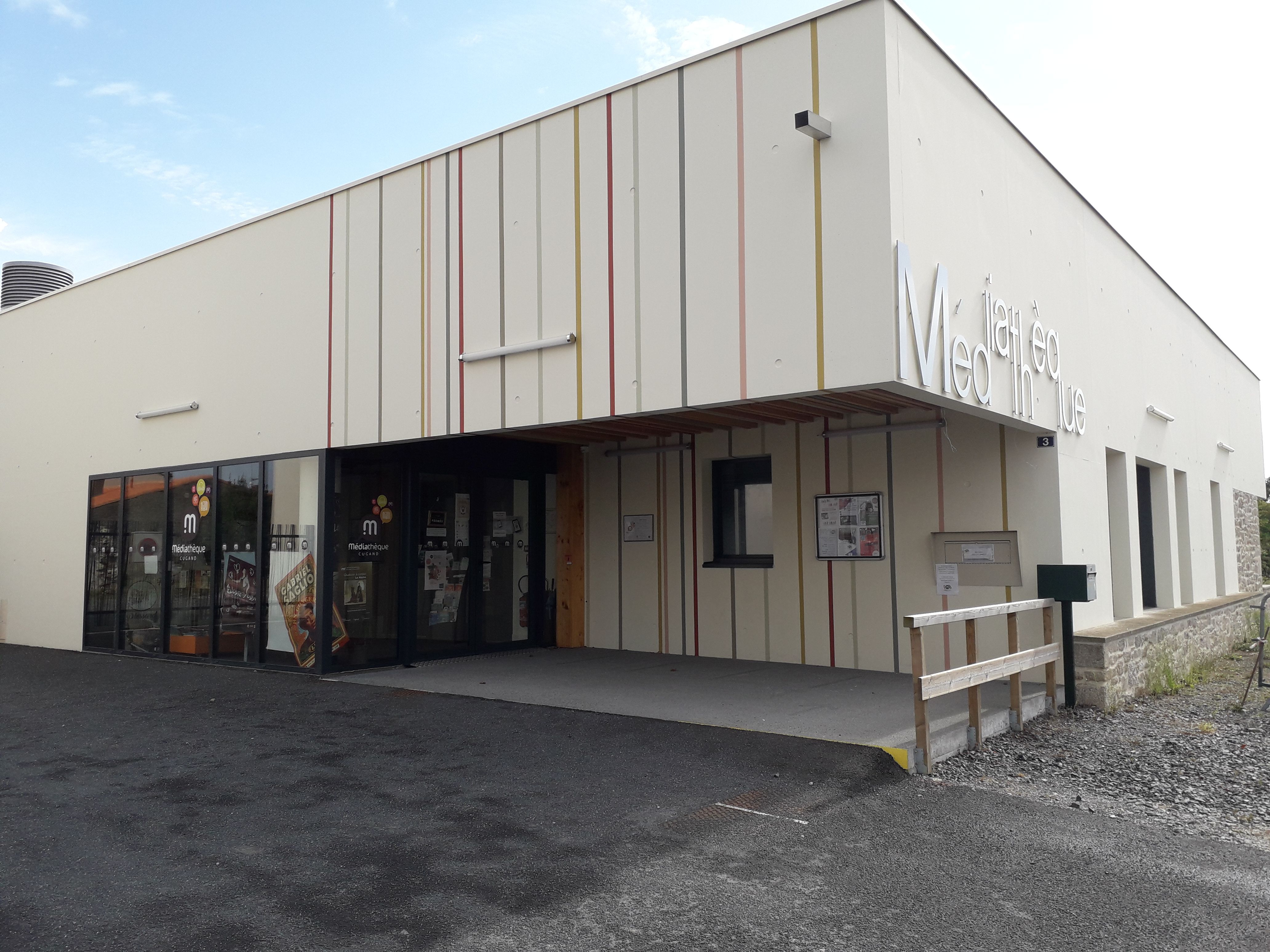 Image représentant l'extérieur de la bibliothèque de Cugand