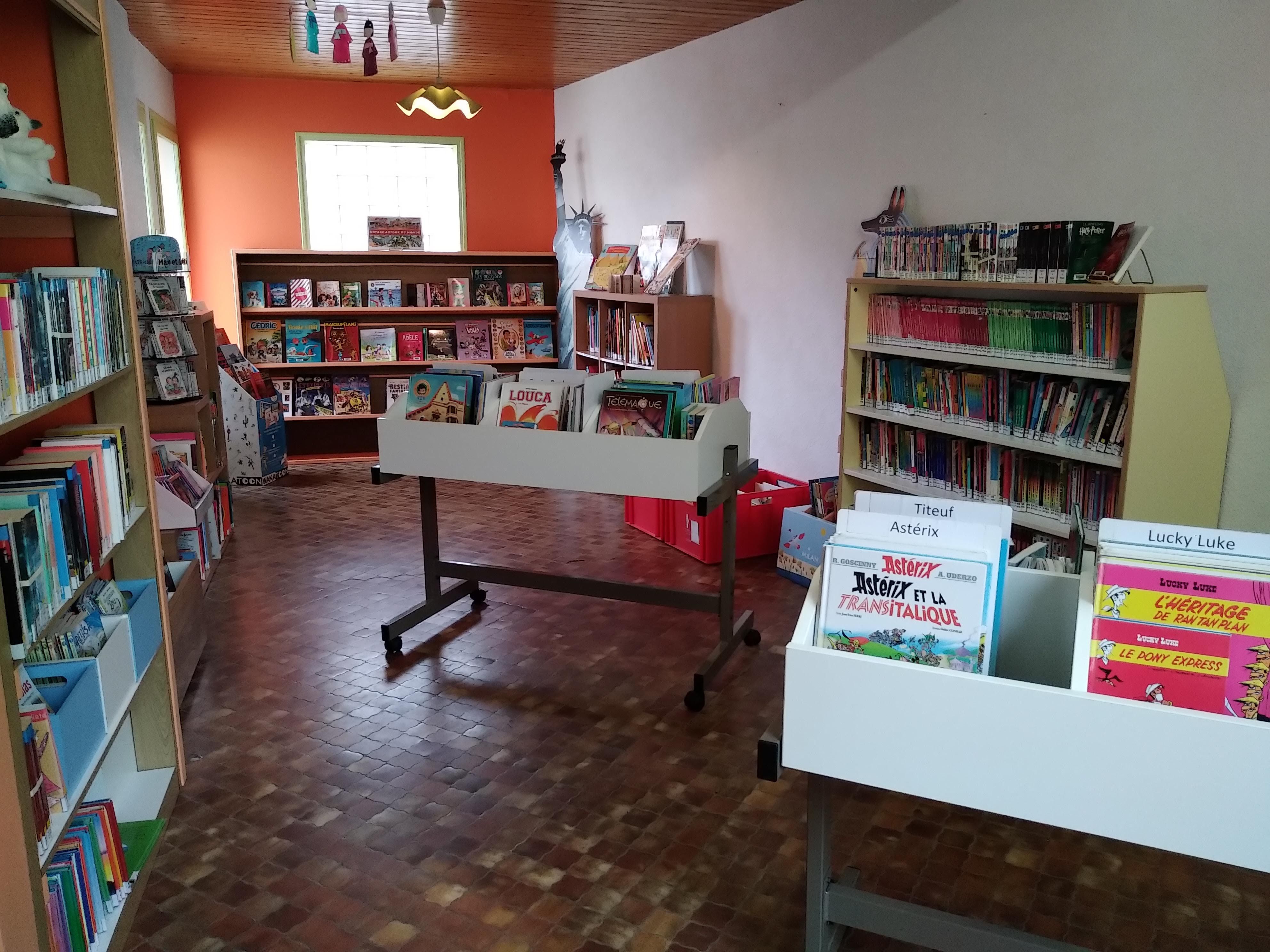 Image représentant l'intérieur de la bibliothèque de Doix-les-fontaines