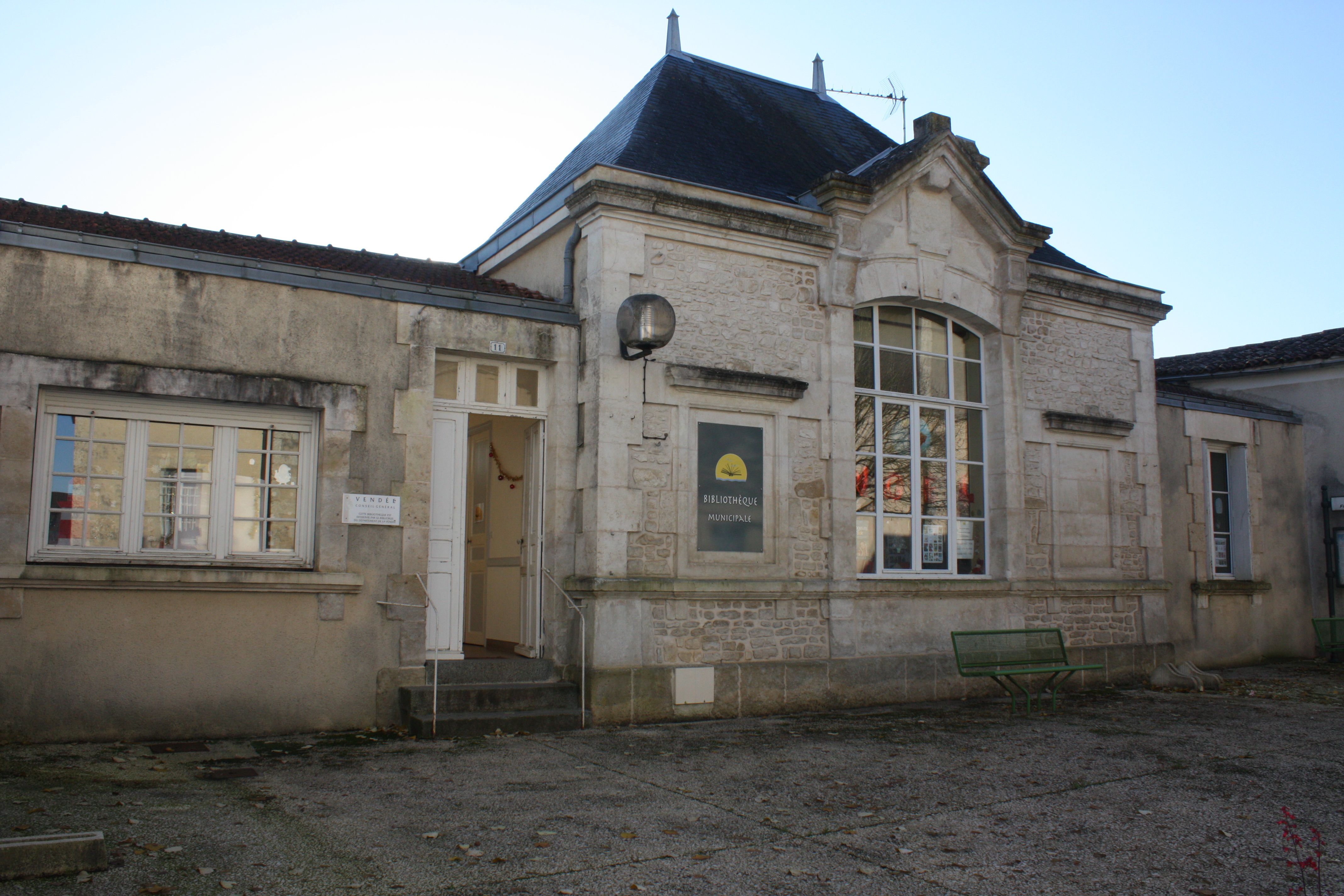 image représentant la bibliothèque de Doix-les-Fontaines