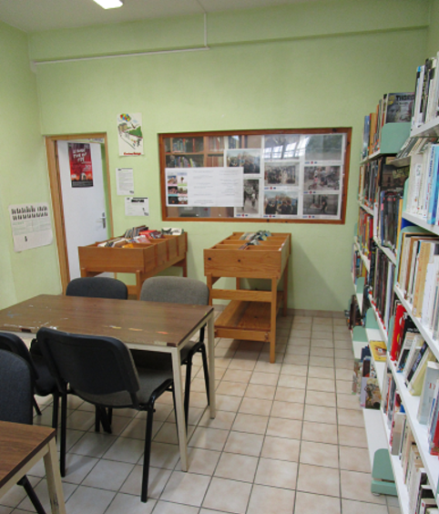 Photo représentant la bibliothèque de la Maison d'arrêt de La Roche-sur-Yon